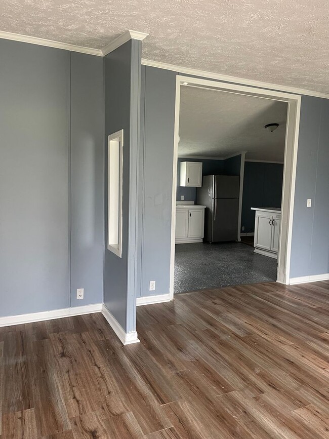 Building Photo - 4 bedroom, 2 bath doublewide trailer