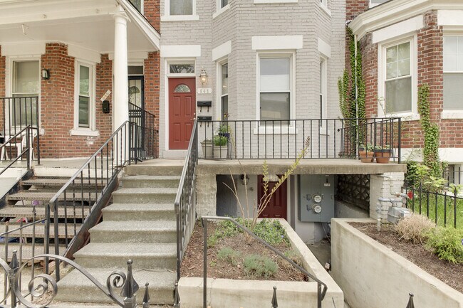 Foto del edificio - 648 Morton St NW