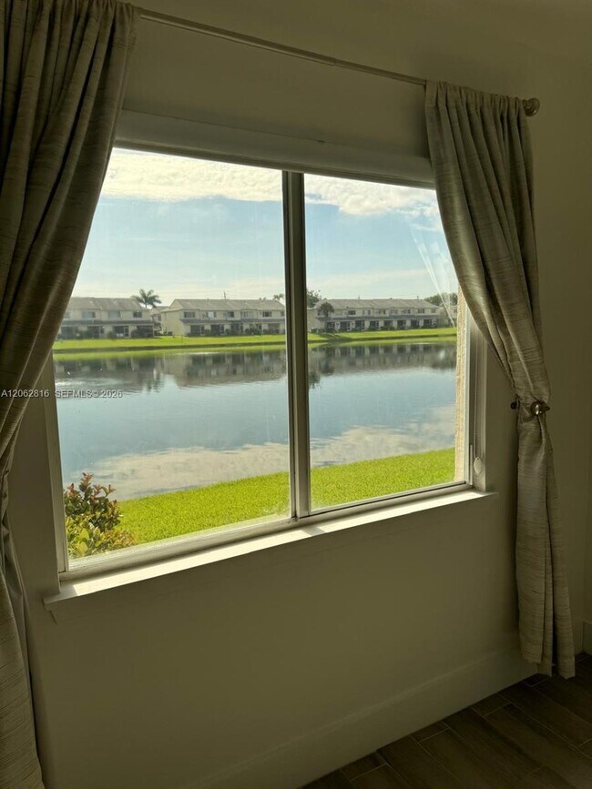 Foto del edificio - 4926 SW 32nd Ave