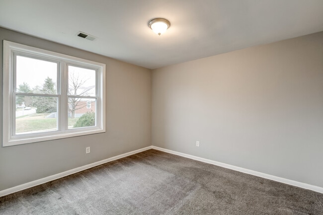 Building Photo - 7026 Hamlet Unit 1