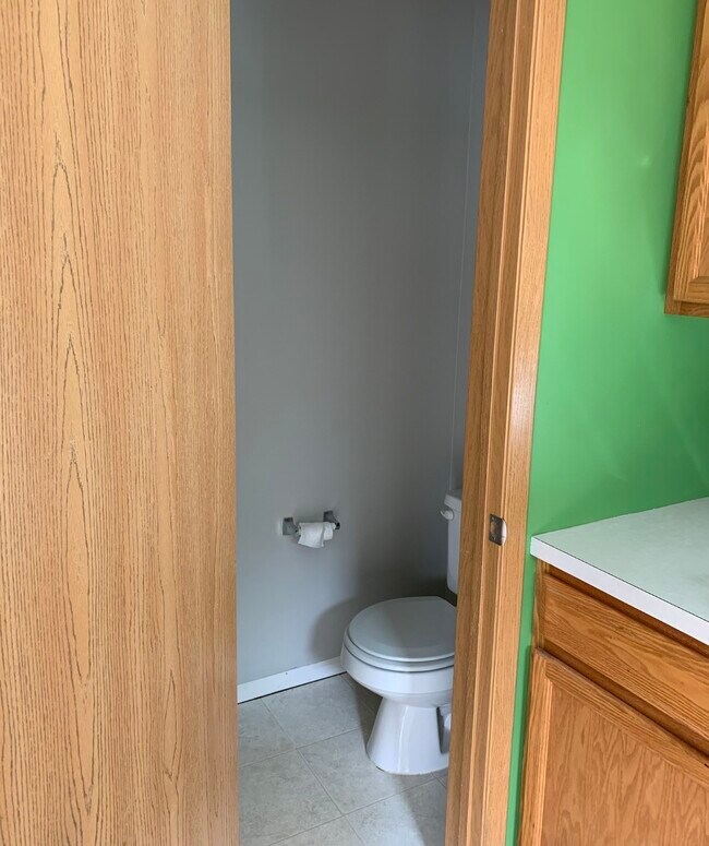 Baño de la planta baja - 7708 Arboretum Village Cir