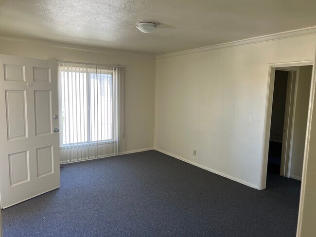 Living Room 2 - 1538 Meadowbrook Ave