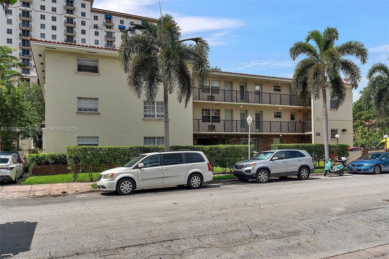 Primary Photo - 318 Majorca Ave