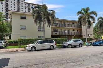 Building Photo - 318 Majorca Ave