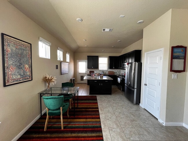 Building Photo - Room in House on Devils River