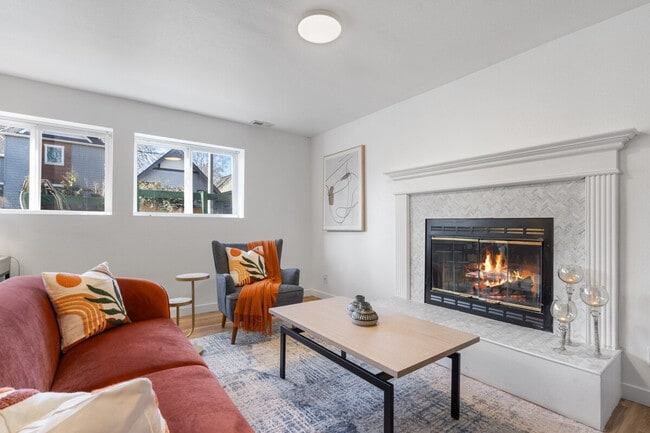 Foto del edificio - 705 24th Ave