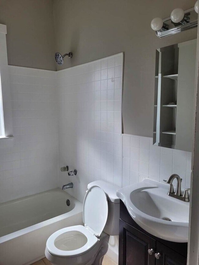 Building Photo - 5632 S Lowe Ave