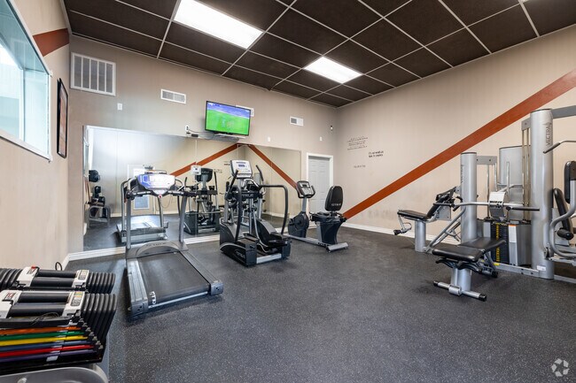Gimnasio - Cambridge Village Apartments