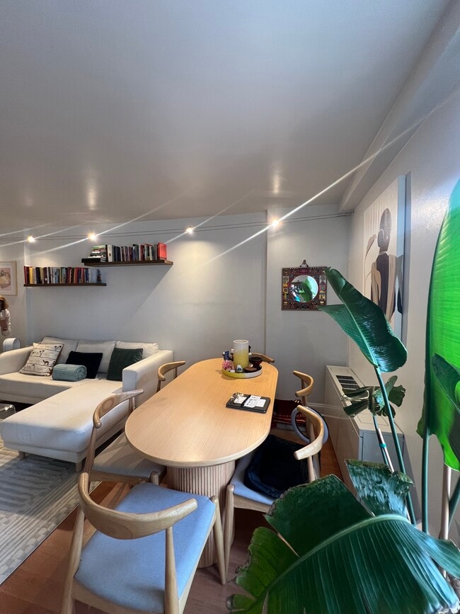 Foto del edificio - 1420 N St NW