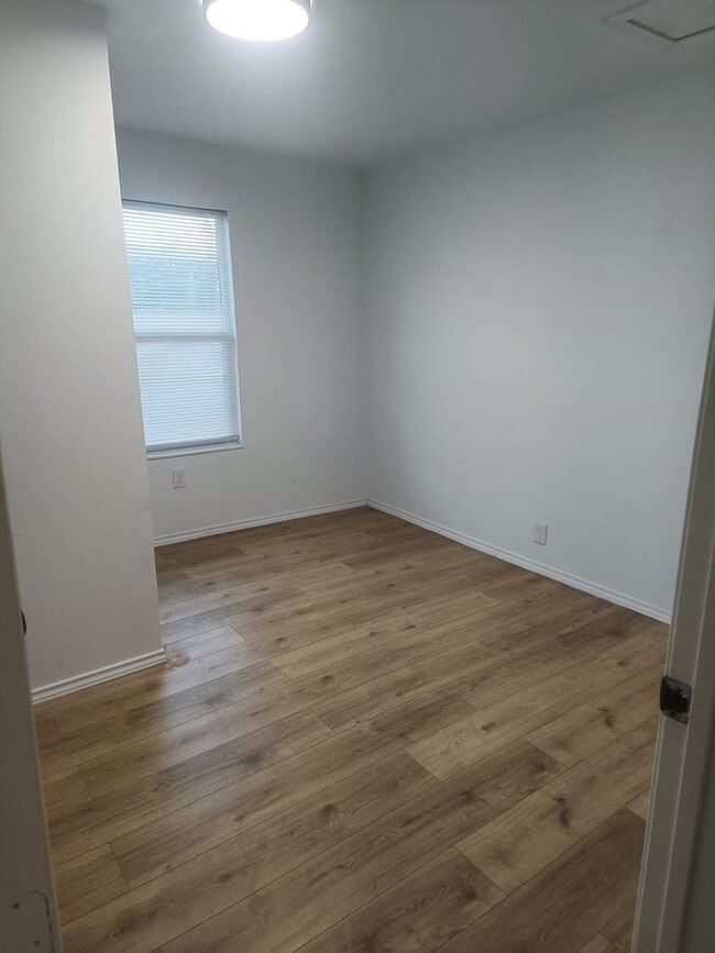 Building Photo - 509 S San Felipe Ave