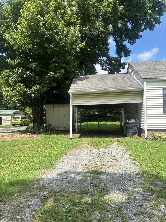 Building Photo - 2 Bedroom 1 Bath House