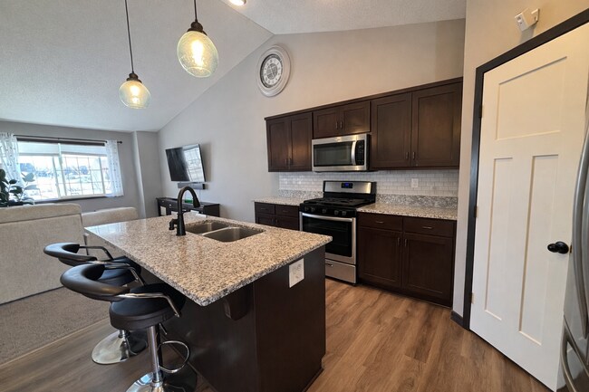 Foto del edificio - Beautiful 3bed 2bath Including a Master Suite