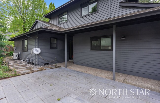 Building Photo - Lake Oswego home near Westlake Park