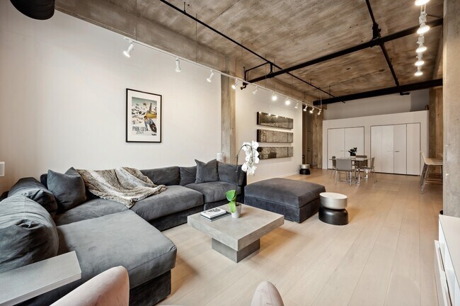 Foto del edificio - 1327 W Washington Blvd