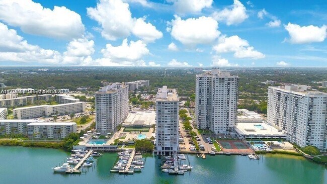 Foto del edificio - 18031 Biscayne Blvd