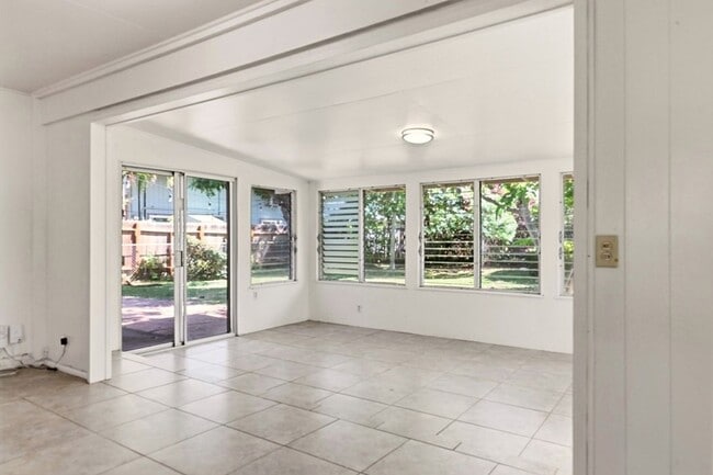 Building Photo - Fantastic 3 Bedroom, 2 Bath in Kailua