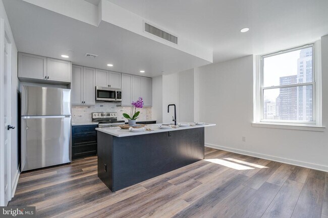 Building Photo - 111 S 15th St