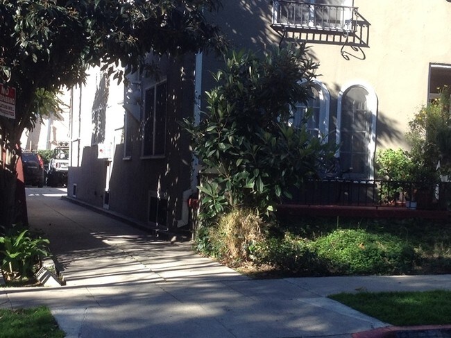 Foto del edificio - 1131 N Vista St