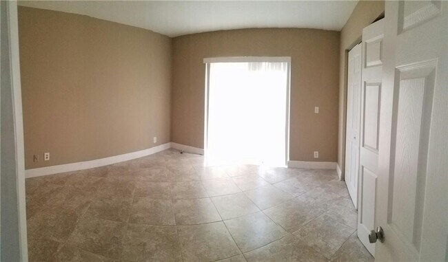 Foto del edificio - 10926 Royal Palm Blvd