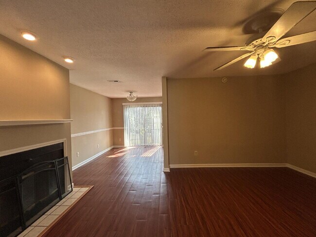 Foto del edificio - 2 Bed / 2.5 Bath Townhome in Willow Run