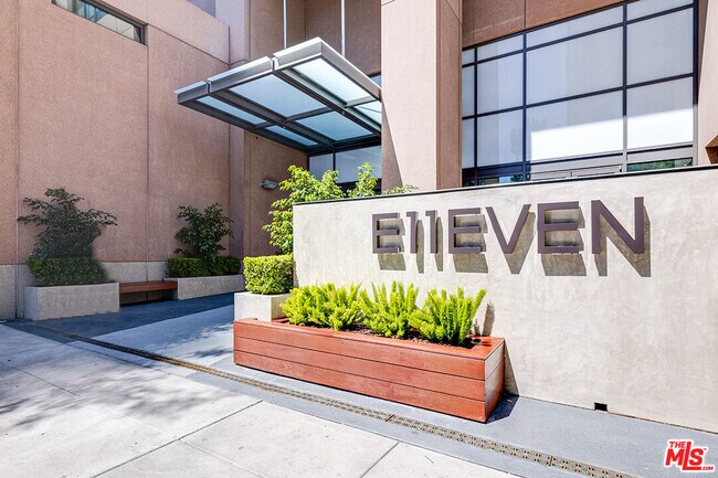 Foto del edificio - 1111 S Grand Ave