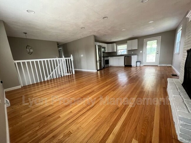 Building Photo - 275 Asylum Rd