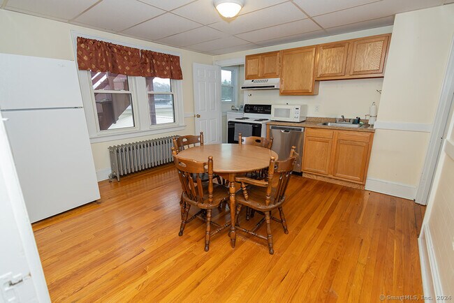 Foto del edificio - 1165 Meriden-Waterbury Turnpike