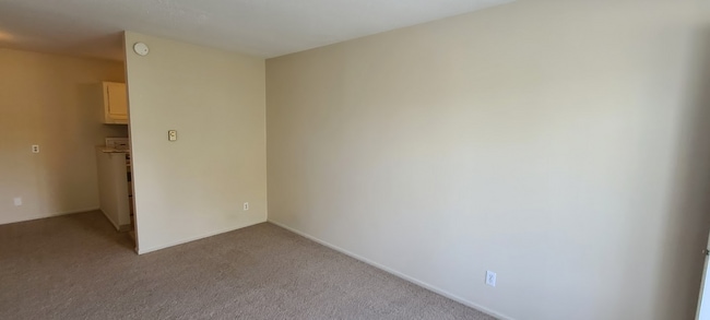 Photo du bâtiment - 1006 Tolmie Ave