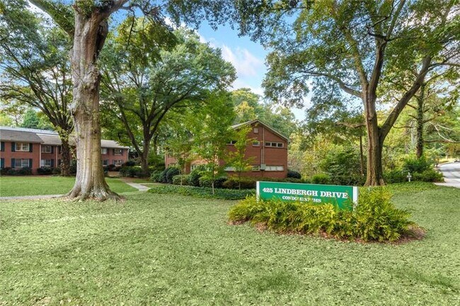 Building Photo - 425 Lindbergh Dr NE