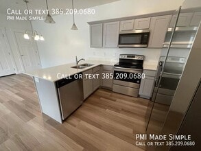 Building Photo - 1834 W Newcastle Ln