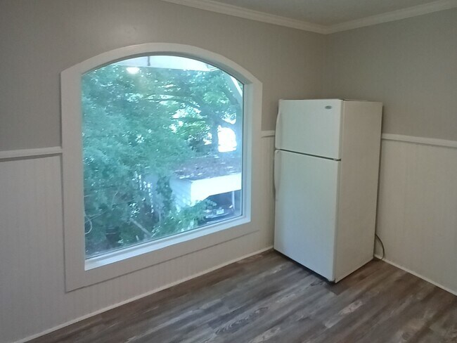 Building Photo - 405 N 16th Ave