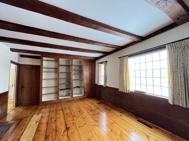 Building Photo - 410 Cider Hill Rd