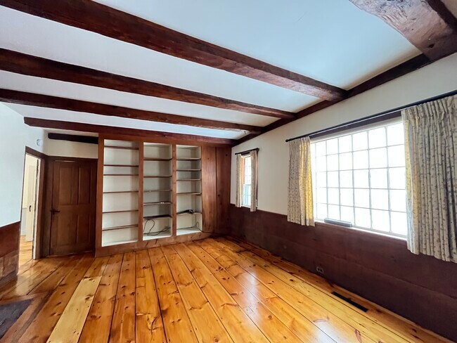 Foto del edificio - 410 Cider Hill Rd