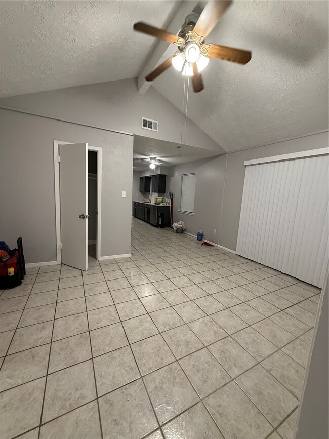 Building Photo - 5519 Mendota Ln