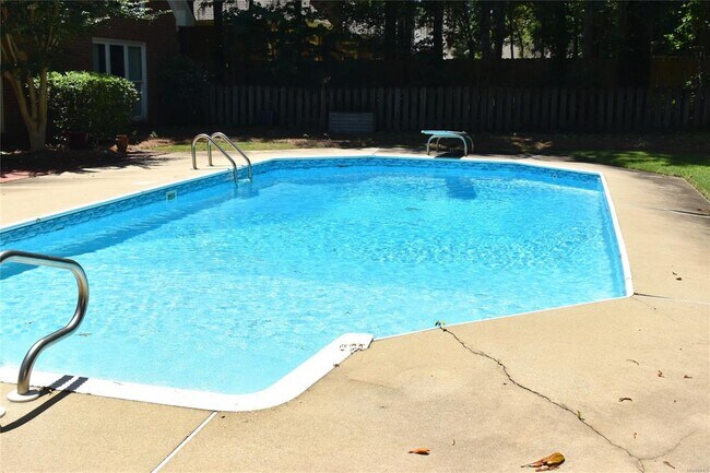 Foto del edificio - 8212 Glynnwood Dr