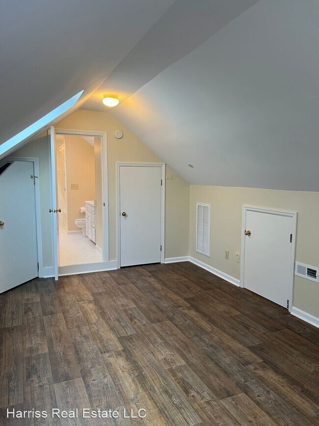 Building Photo - 1 br, 1 bath House - 2421 MIDDLE SOUND LOO...
