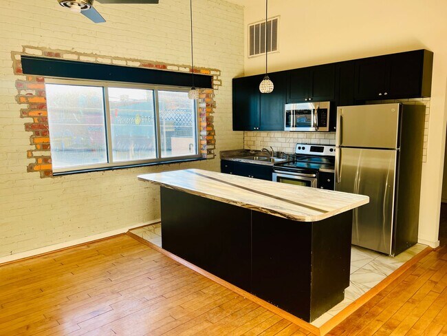 Foto del edificio - 308 N Laurel St