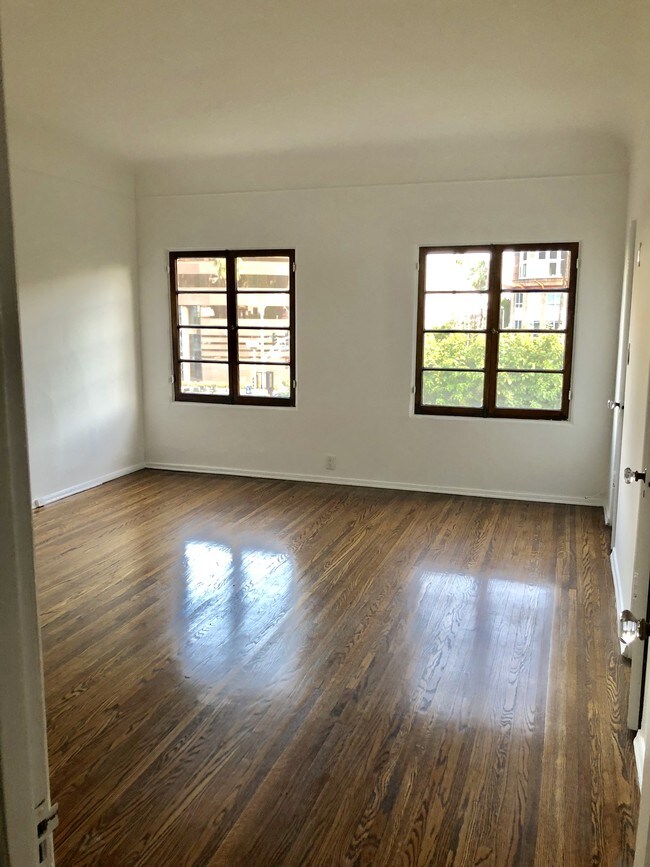 Building Photo - 1515 N Hayworth Ave