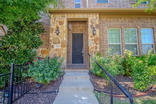 Building Photo - 6267 Blythe Dr