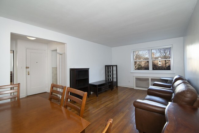 Foto del edificio - 111-24 66th Ave