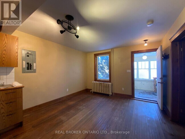 Photo du bâtiment - 18 First Ave