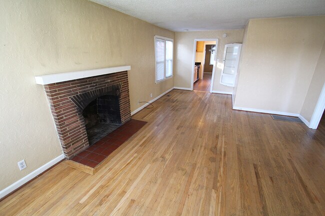 Foto del edificio - BEAUTIFUL 2 BED, 1 BATH SEATTLE HOME FOR RENT W EASY COMMUTE