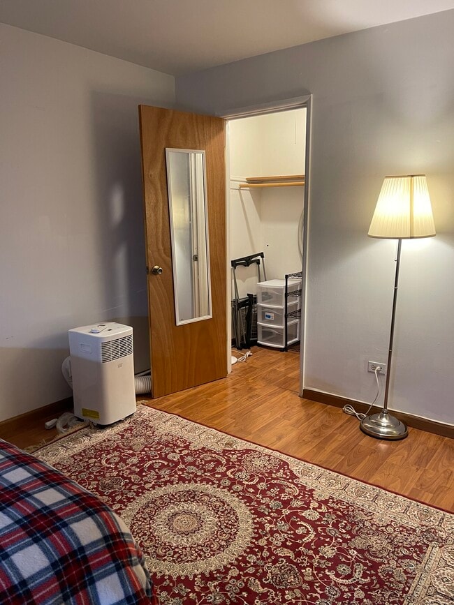 Bedtoom closet - 4939 S Dorchester Ave