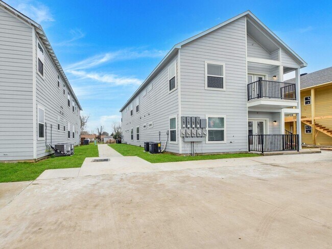 Foto del edificio - 430 Schmidt Rd