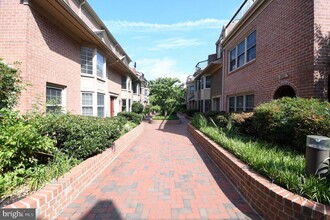 Building Photo - 601 N Tazewell St