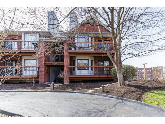 Foto del edificio - 5600 Waterman Blvd