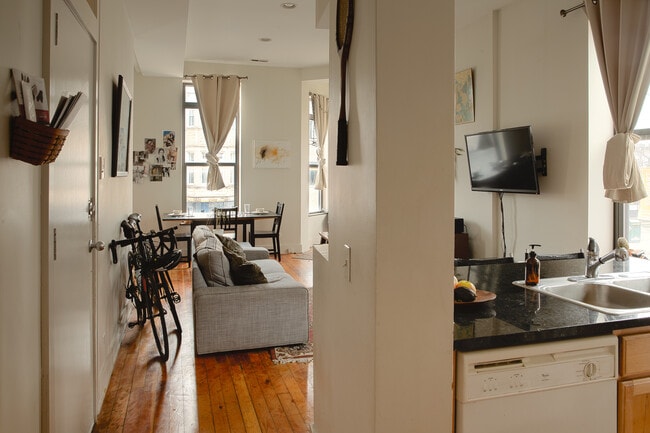 kitchen into living space - 1460 W Chicago Ave