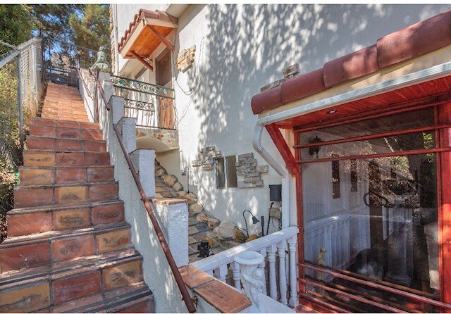 Escaleras a su unidad - 3916 Carnavon Way