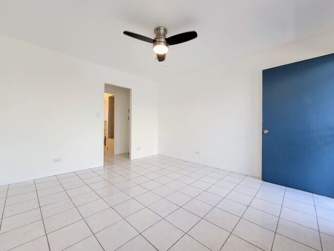 Building Photo - AVAILABLE NOW | Updated One Bedroom, One B...