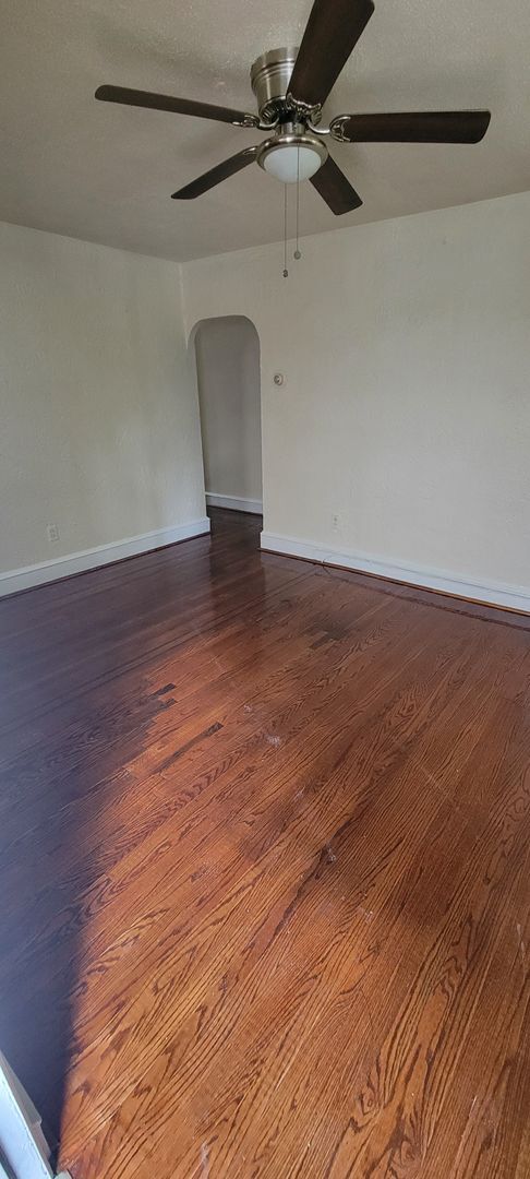 Building Photo - 422 E Roosevelt Blvd